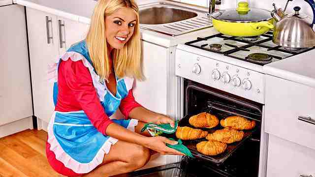 Pomocníci v kuchyni: 4. Podle čeho vybrat pečicí troubu?